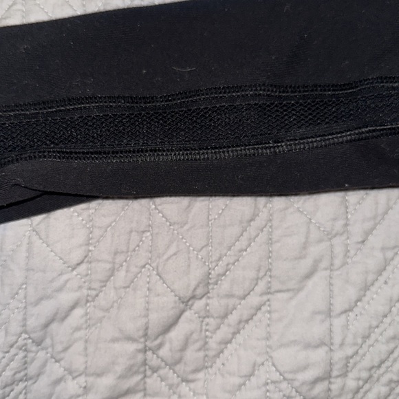 Lululemon leggings size 4 - Picture 2 of 2